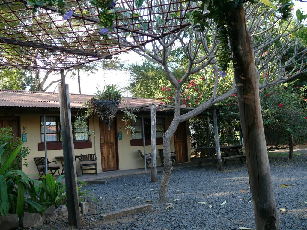 Zigzag Town Lodge Livingstone Exteriör bild