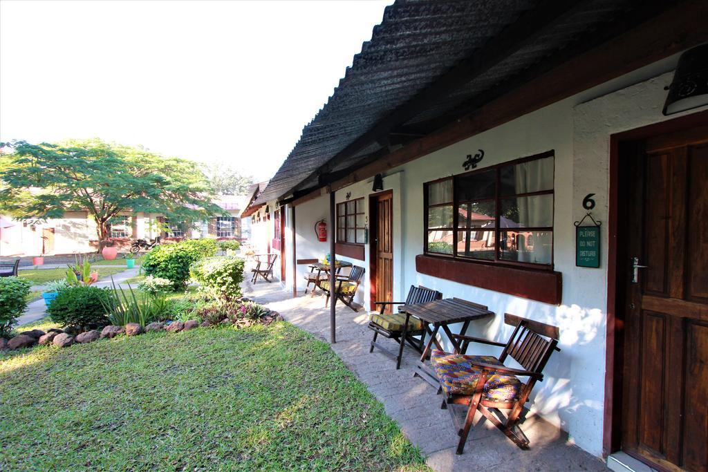 Zigzag Town Lodge Livingstone Exteriör bild